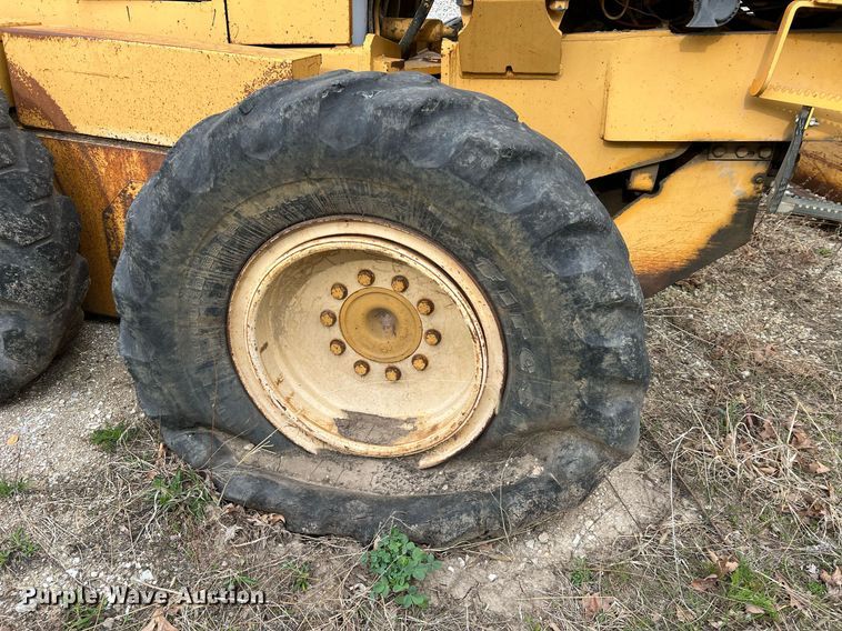 image for item LI9588 Champion 710A Series III  motor grader