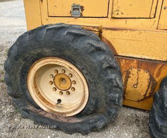 image for item LI9588 Champion 710A Series III  motor grader