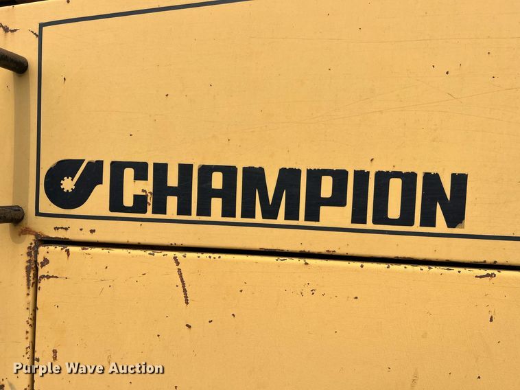 image for item LI9588 Champion 710A Series III  motor grader