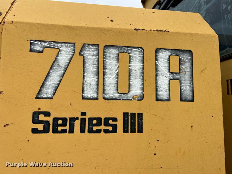 image for item LI9588 Champion 710A Series III  motor grader