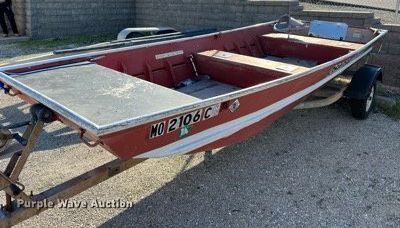 image for item LI9593 1988 Lowe  boat