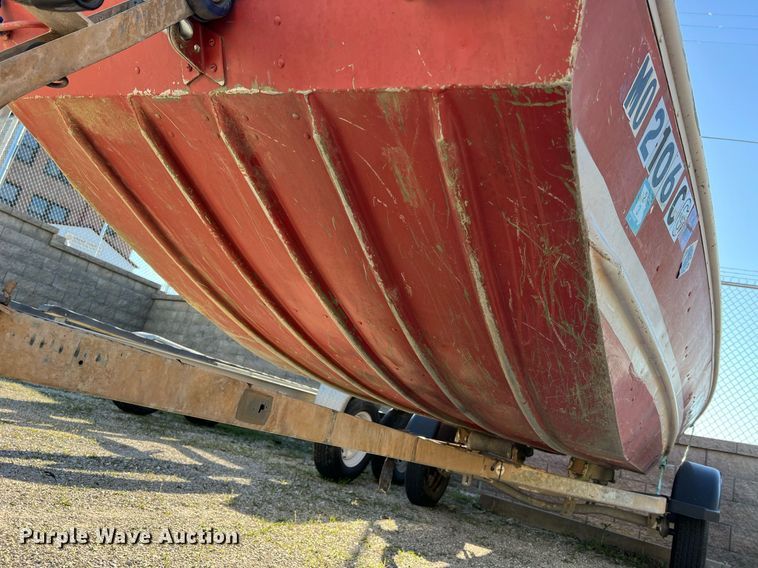 image for item LI9593 1988 Lowe  boat