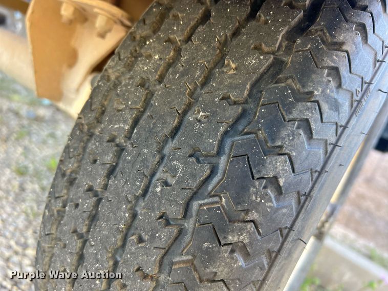 image for item LI9593 1988 Lowe  boat