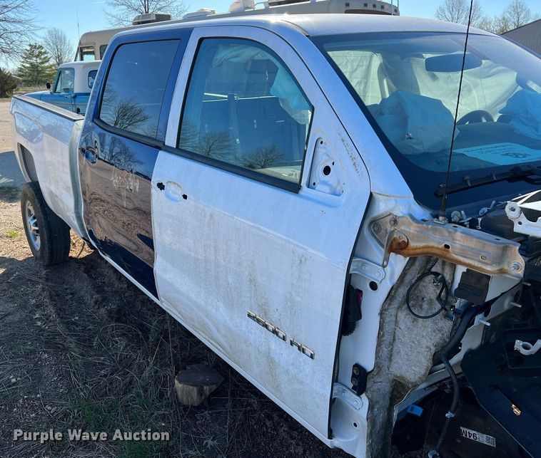 image for item LI9594 2016 Chevrolet Silverado 2500HD  Crew Cab pickup truck