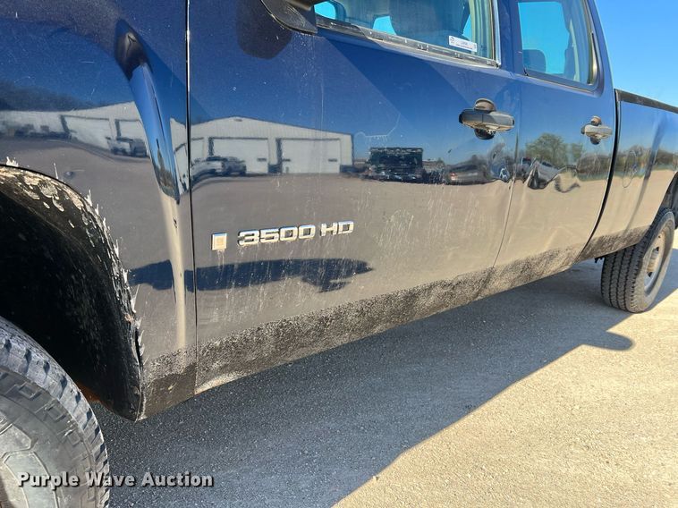 image for item LI9595 2009 Chevrolet Silverado 3500HD  Crew Cab pickup truck