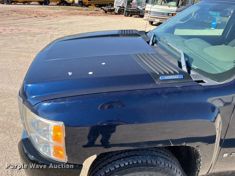 image for item LI9595 2009 Chevrolet Silverado 3500HD  Crew Cab pickup truck