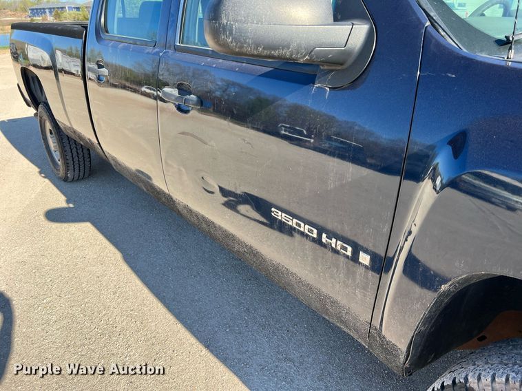 image for item LI9595 2009 Chevrolet Silverado 3500HD  Crew Cab pickup truck