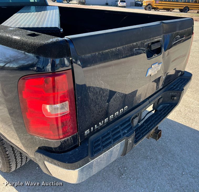 image for item LI9595 2009 Chevrolet Silverado 3500HD  Crew Cab pickup truck