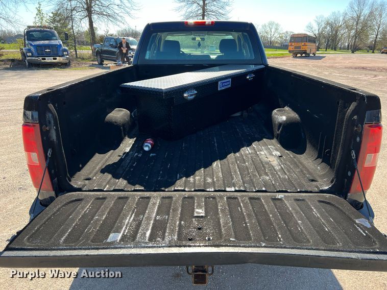 image for item LI9595 2009 Chevrolet Silverado 3500HD  Crew Cab pickup truck