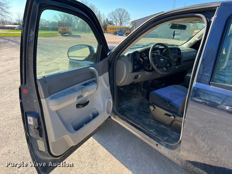 image for item LI9595 2009 Chevrolet Silverado 3500HD  Crew Cab pickup truck