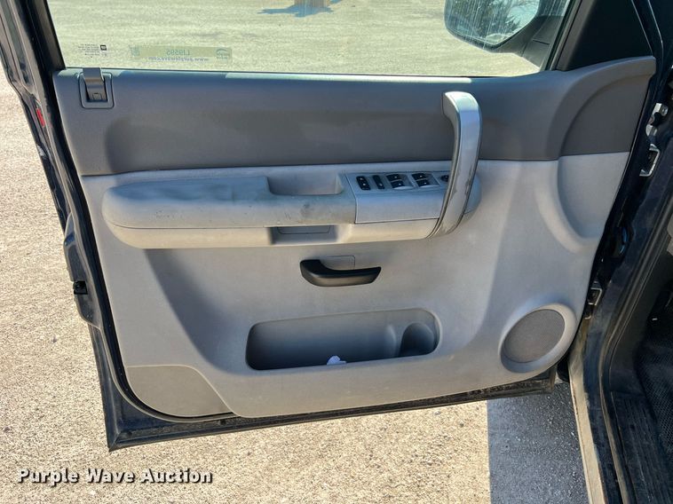 image for item LI9595 2009 Chevrolet Silverado 3500HD  Crew Cab pickup truck