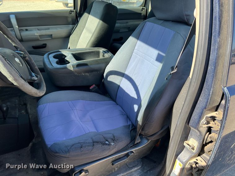 image for item LI9595 2009 Chevrolet Silverado 3500HD  Crew Cab pickup truck