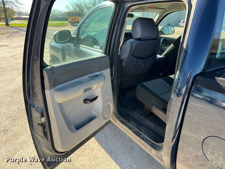 image for item LI9595 2009 Chevrolet Silverado 3500HD  Crew Cab pickup truck
