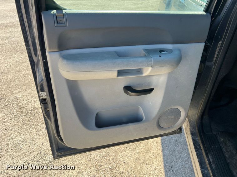 image for item LI9595 2009 Chevrolet Silverado 3500HD  Crew Cab pickup truck