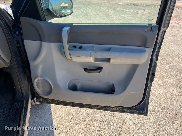 image for item LI9595 2009 Chevrolet Silverado 3500HD  Crew Cab pickup truck