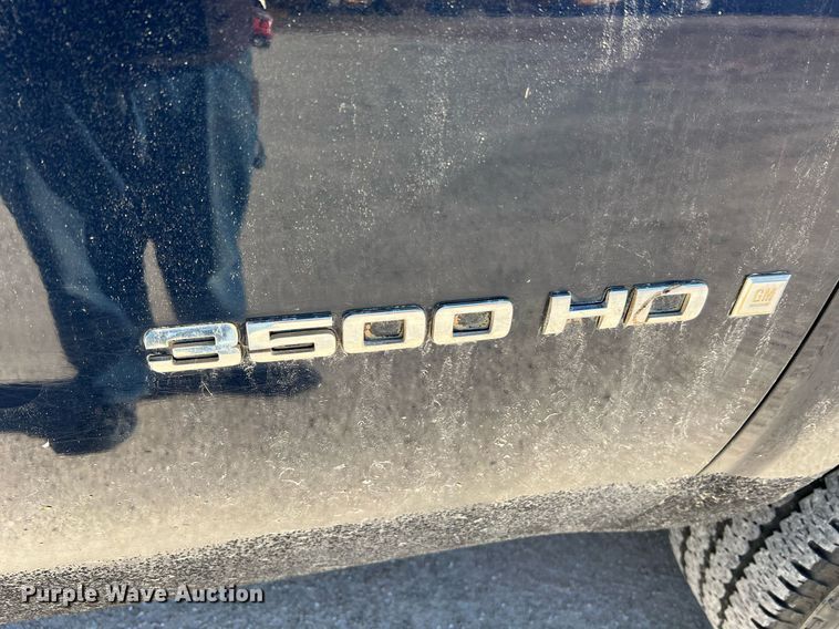 image for item LI9595 2009 Chevrolet Silverado 3500HD  Crew Cab pickup truck