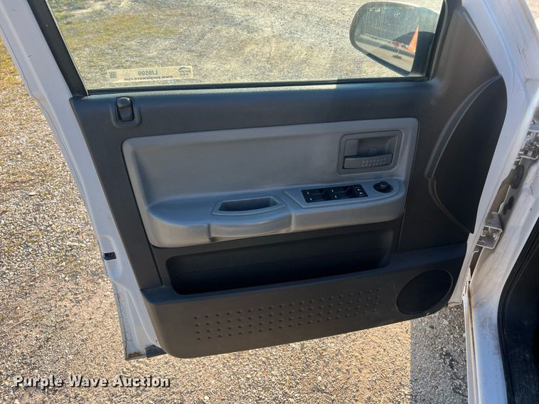 image for item LI9599 2008 Dodge Dakota  Crew Cab pickup truck