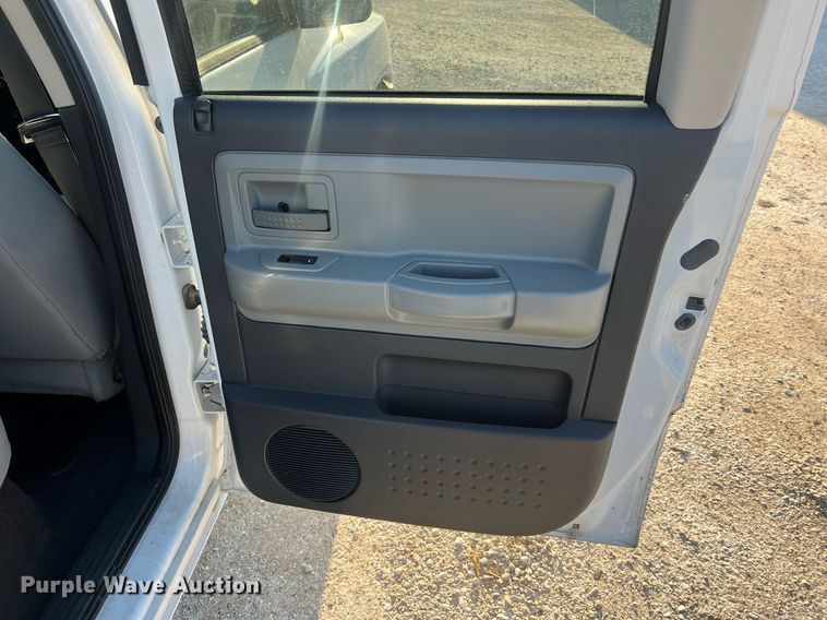 image for item LI9599 2008 Dodge Dakota  Crew Cab pickup truck