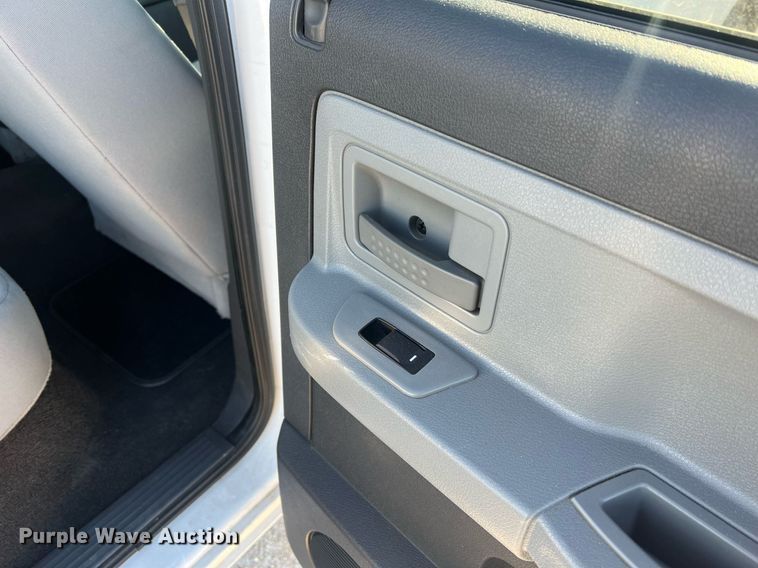 image for item LI9599 2008 Dodge Dakota  Crew Cab pickup truck