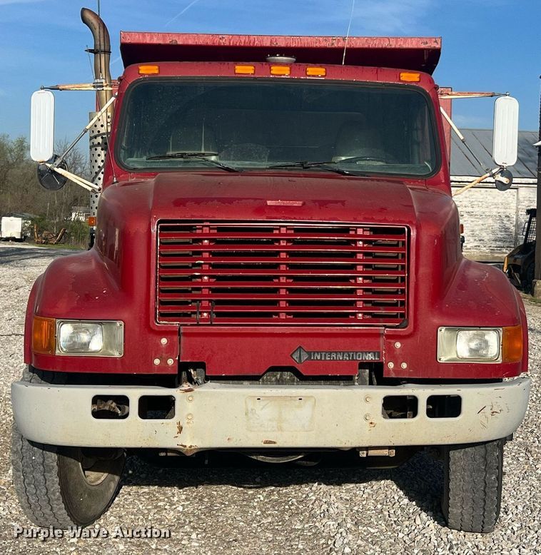 image for item LI9611 1993 International F4900  dump truck