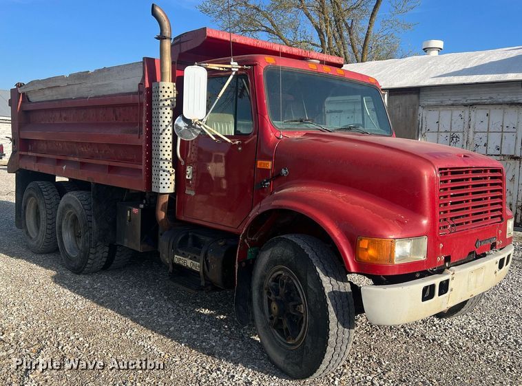 image for item LI9611 1993 International F4900  dump truck