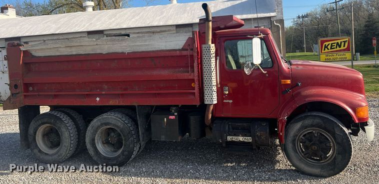 image for item LI9611 1993 International F4900  dump truck