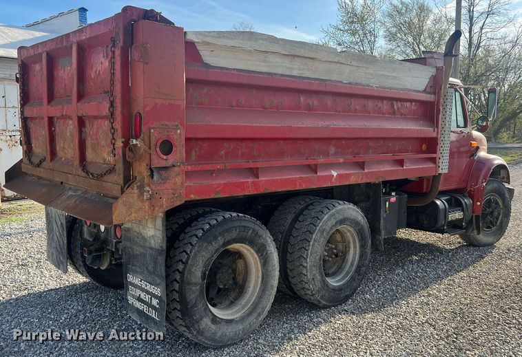 image for item LI9611 1993 International F4900  dump truck