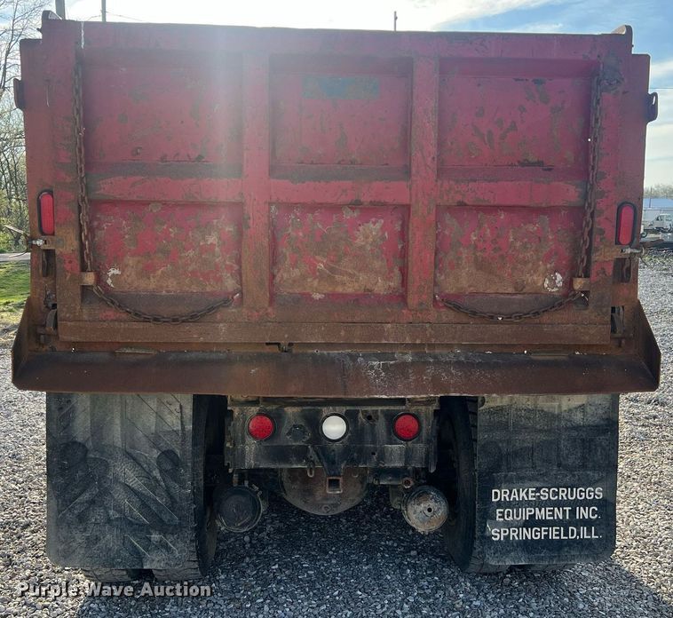 image for item LI9611 1993 International F4900  dump truck