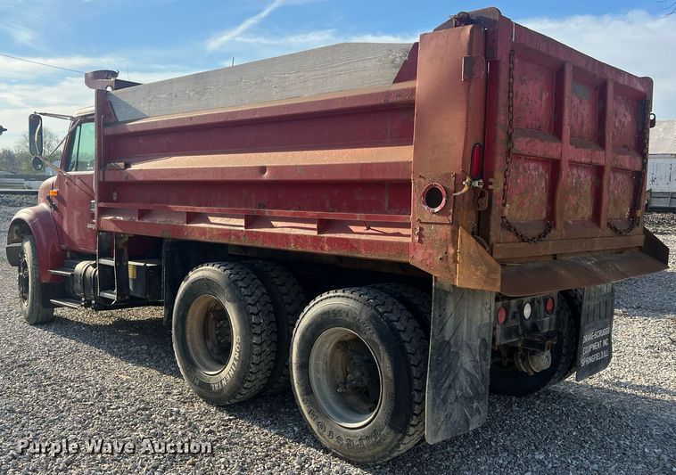 image for item LI9611 1993 International F4900  dump truck