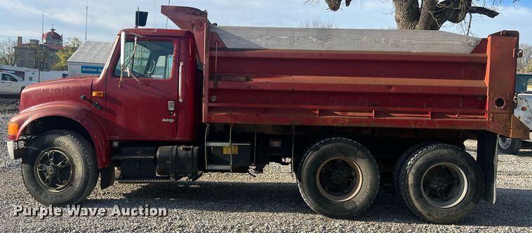 image for item LI9611 1993 International F4900  dump truck