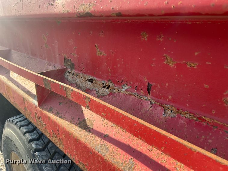 image for item LI9611 1993 International F4900  dump truck