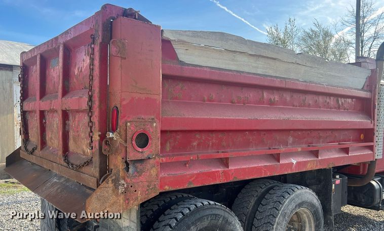 image for item LI9611 1993 International F4900  dump truck