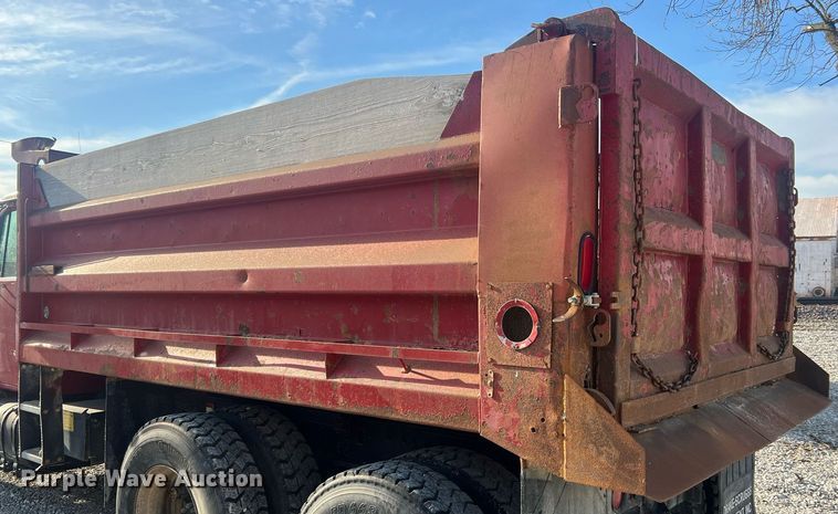 image for item LI9611 1993 International F4900  dump truck