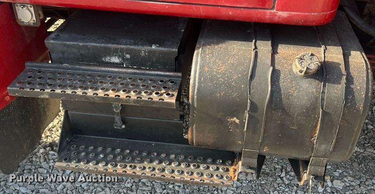 image for item LI9611 1993 International F4900  dump truck