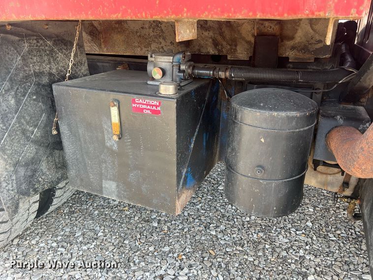 image for item LI9611 1993 International F4900  dump truck