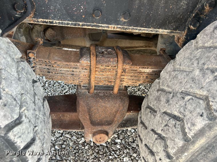 image for item LI9611 1993 International F4900  dump truck