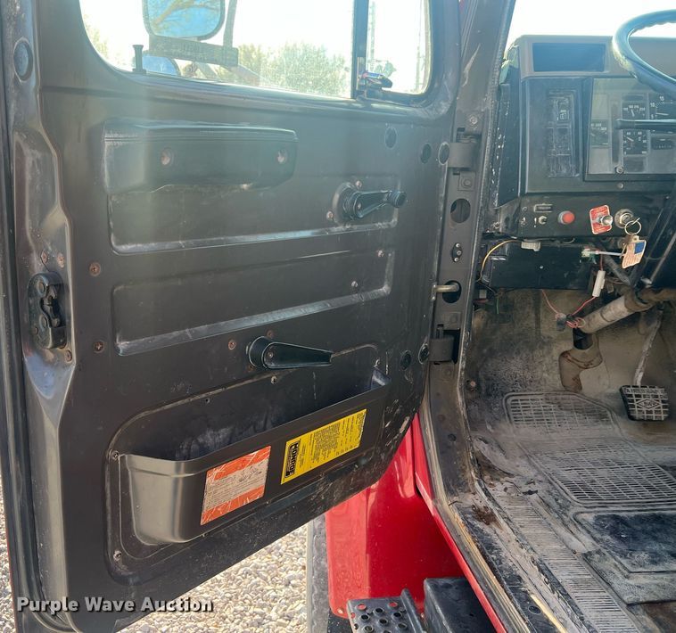 image for item LI9611 1993 International F4900  dump truck