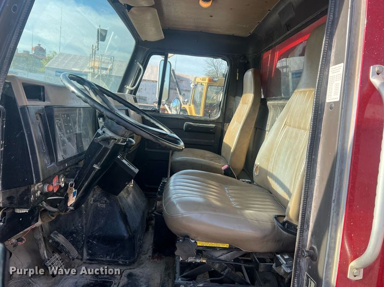 image for item LI9611 1993 International F4900  dump truck