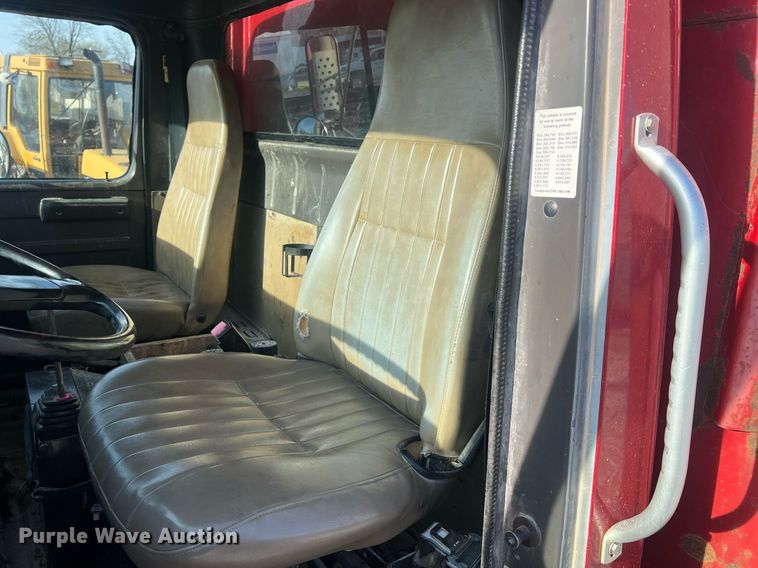 image for item LI9611 1993 International F4900  dump truck