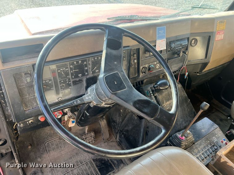 image for item LI9611 1993 International F4900  dump truck