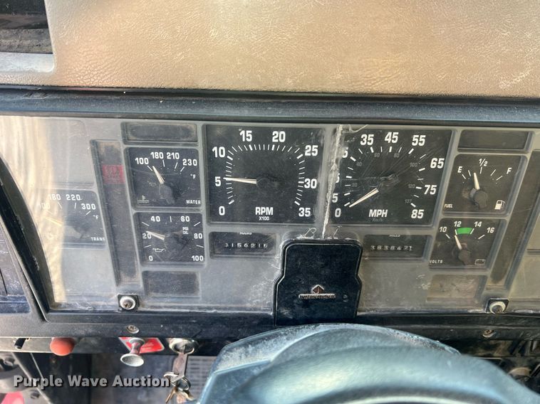 image for item LI9611 1993 International F4900  dump truck