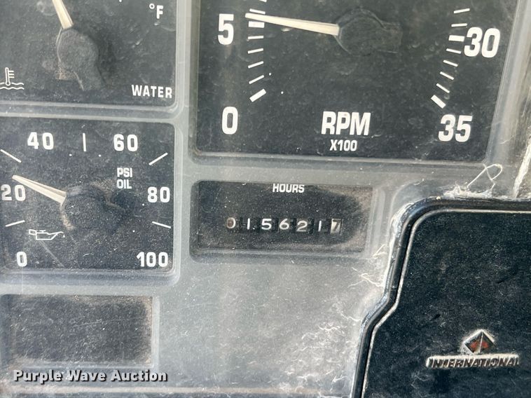 image for item LI9611 1993 International F4900  dump truck