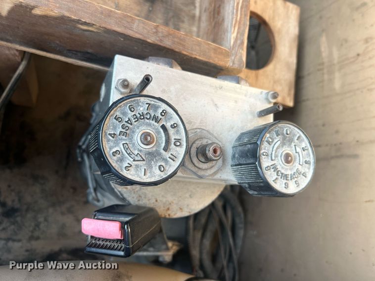 image for item LI9611 1993 International F4900  dump truck