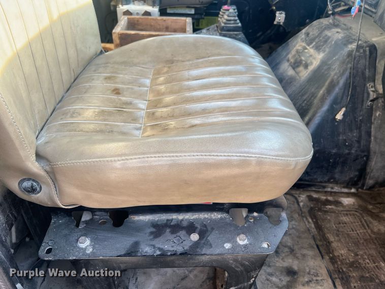 image for item LI9611 1993 International F4900  dump truck