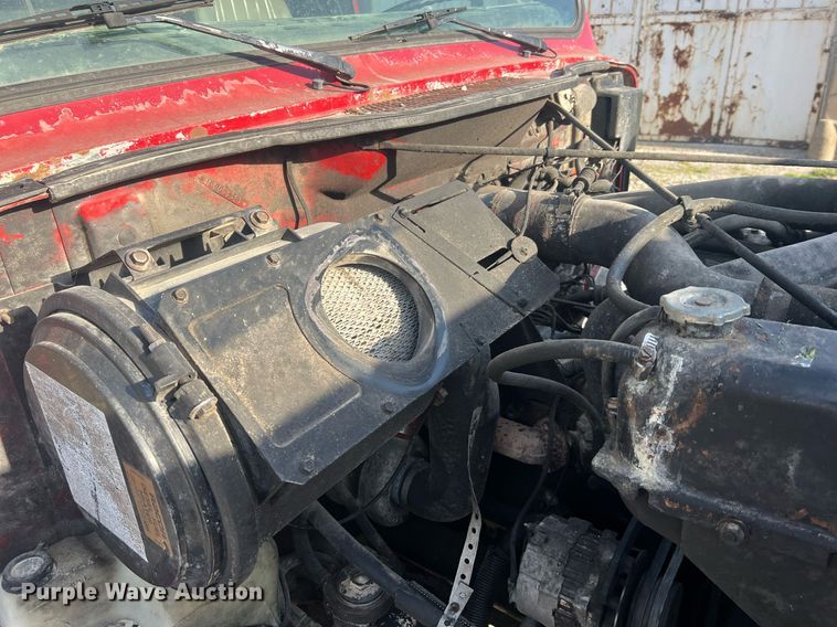 image for item LI9611 1993 International F4900  dump truck