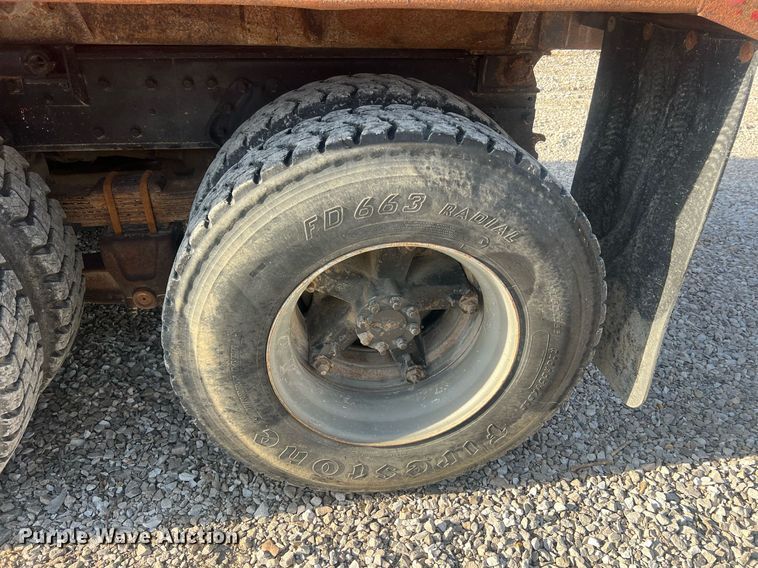 image for item LI9611 1993 International F4900  dump truck