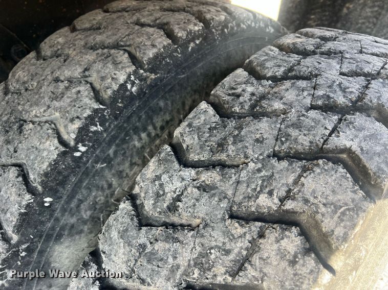 image for item LI9611 1993 International F4900  dump truck