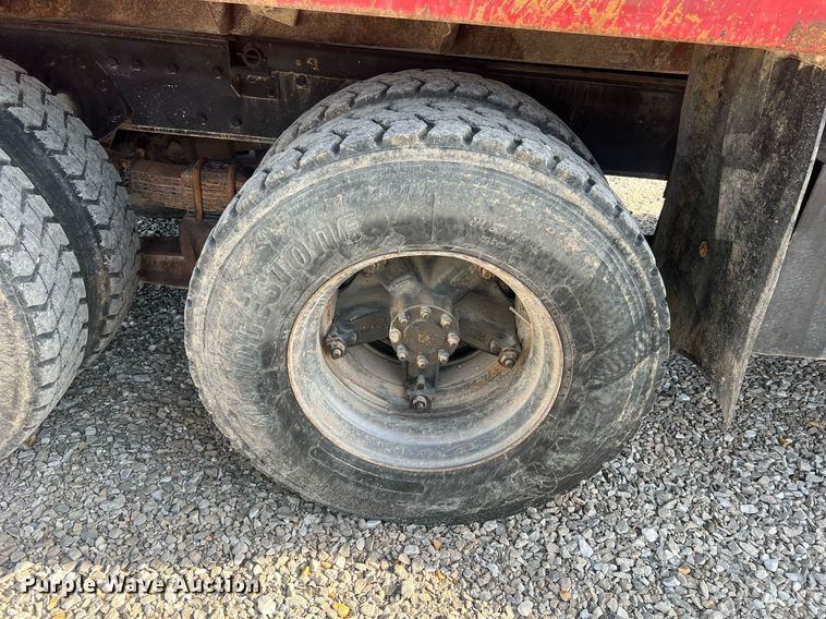 image for item LI9611 1993 International F4900  dump truck