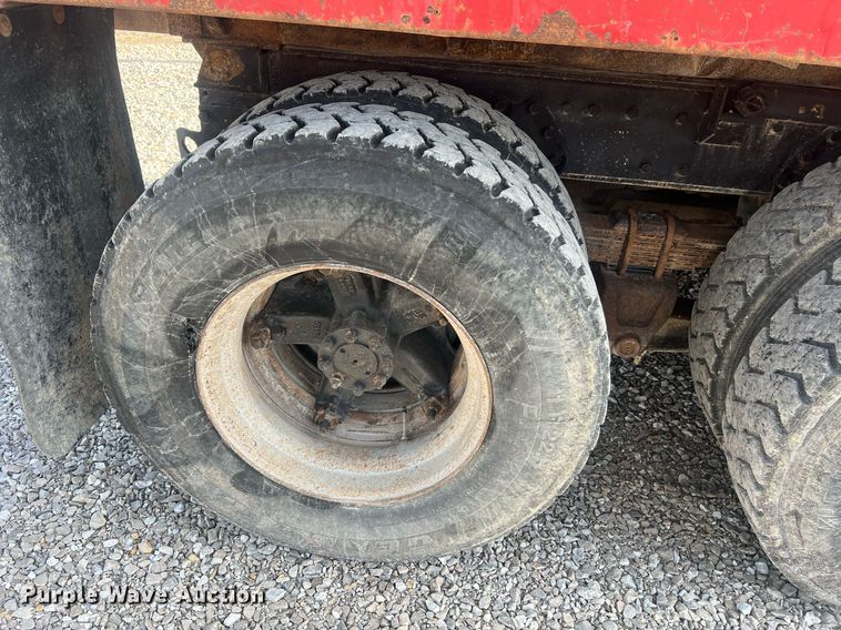 image for item LI9611 1993 International F4900  dump truck