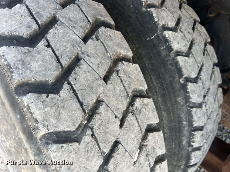 image for item LI9611 1993 International F4900  dump truck